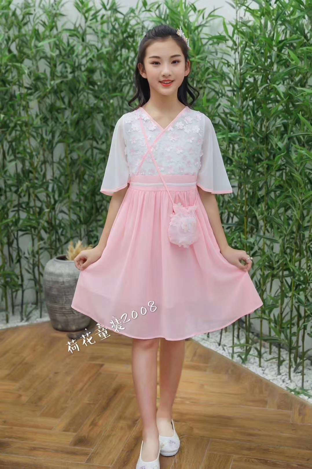 粉色裙摆汉服套装