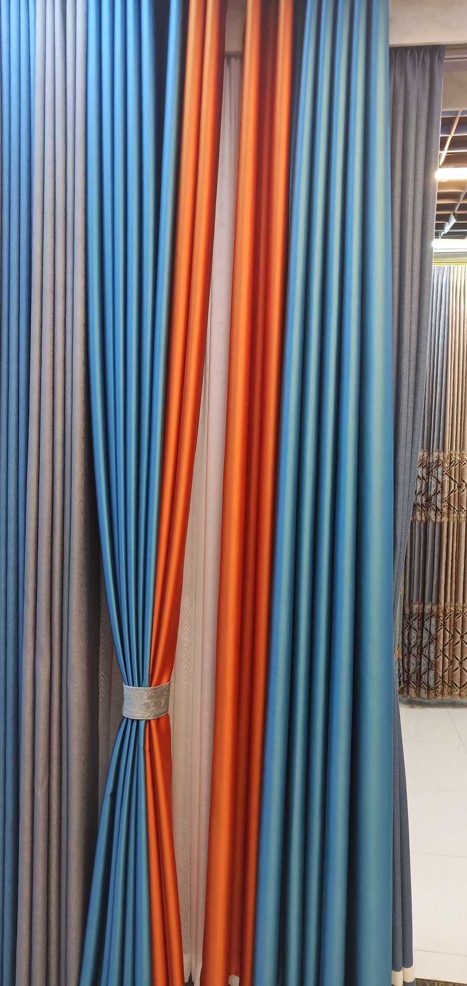 High-precision vertical anti-silk fully blackout curtain fabric