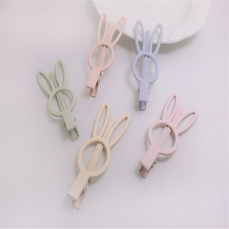 Factory Direct Sales 7Cm Rabbit Shape Duck Beak Clip Feel Rubber Paint Bangs Clip Children's Color Hair Clip Specification drawing