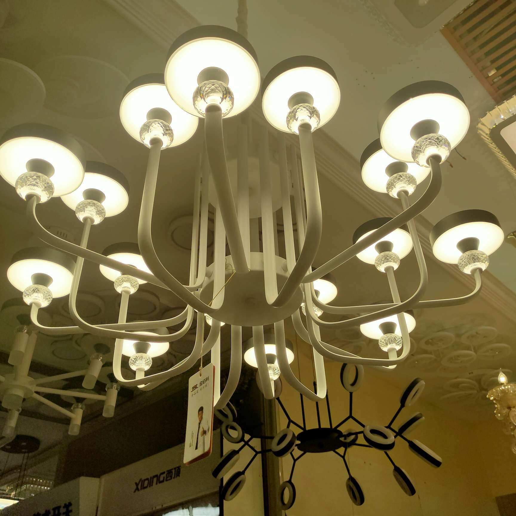 Nordic lighting fixtures, modern, simple and elegant style, clothing store bedroom magic bean chandelier, dining room Internet red light, home living room chandelier Application Scenario