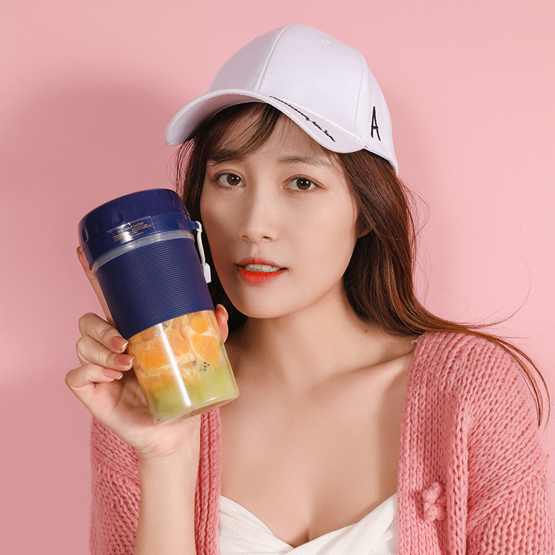 榨汁杯便携式电动榨汁机 水果汁机无线充电usb迷你小型家用果汁杯白底实物图