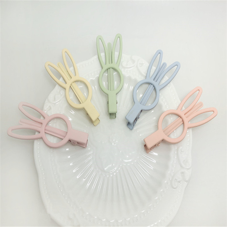 Factory Direct Sales 7Cm Rabbit Shape Duck Beak Clip Feel Rubber Paint Bangs Clip Children's Color Hair Clip Application Scenario