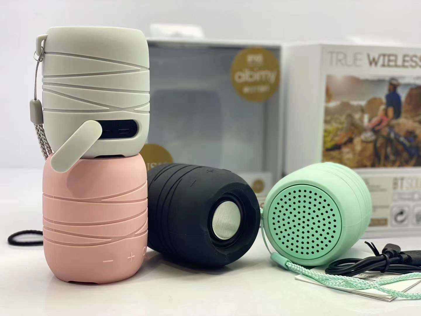 新款新款上市👏 🎉 🎉 🎉 
MY215BT 马卡龙颜色[色]
外箱尺寸:65.5*65.5*73.5cm
装箱