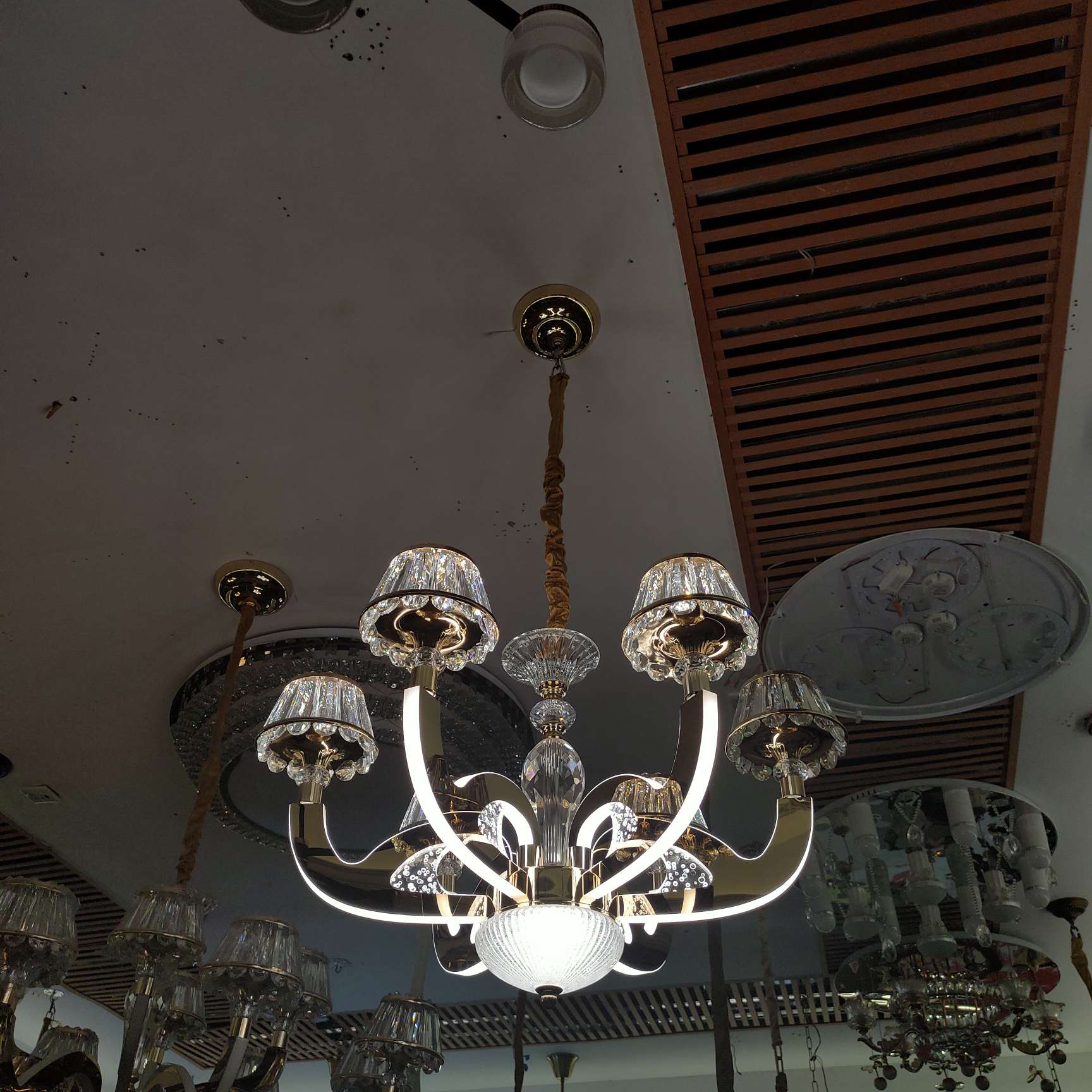 Lámparas nórdicas estilo moderno y minimalista tienda de ropa dormitorio frijoles mágicos candelabros comedor luz de red luz atmosférica lujo sala de estar candelabros undefined