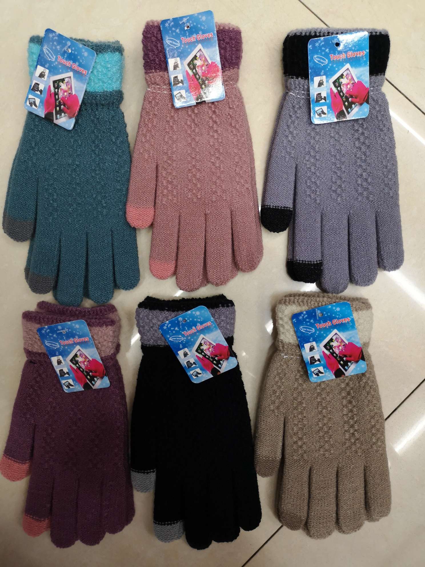 Jacquard touchscreen gloves for women