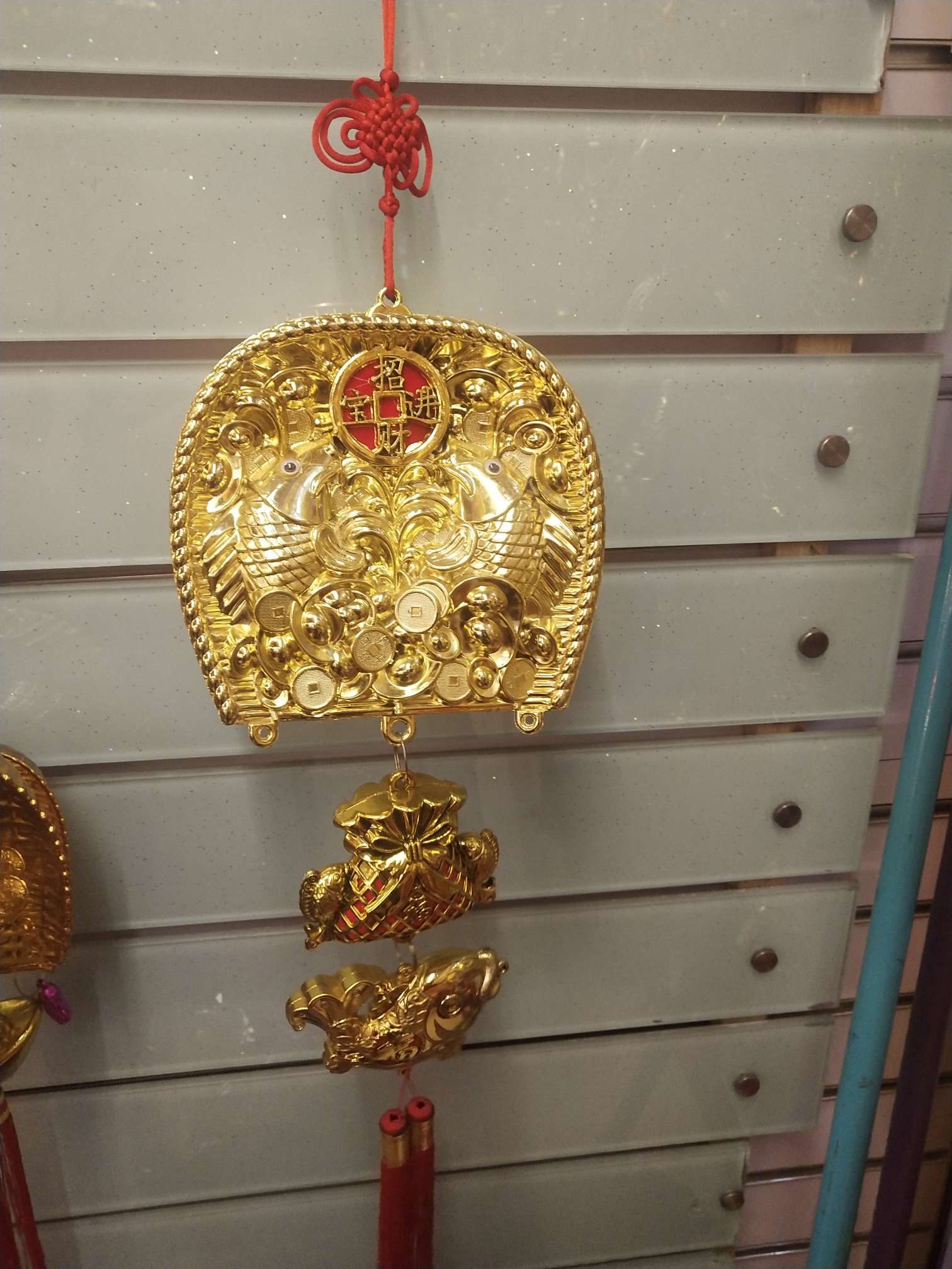 Large-sized gold pendants with 2 fish, festive wedding and festival supplies, factory direct sales. Customized according to samples for moving into a new home
