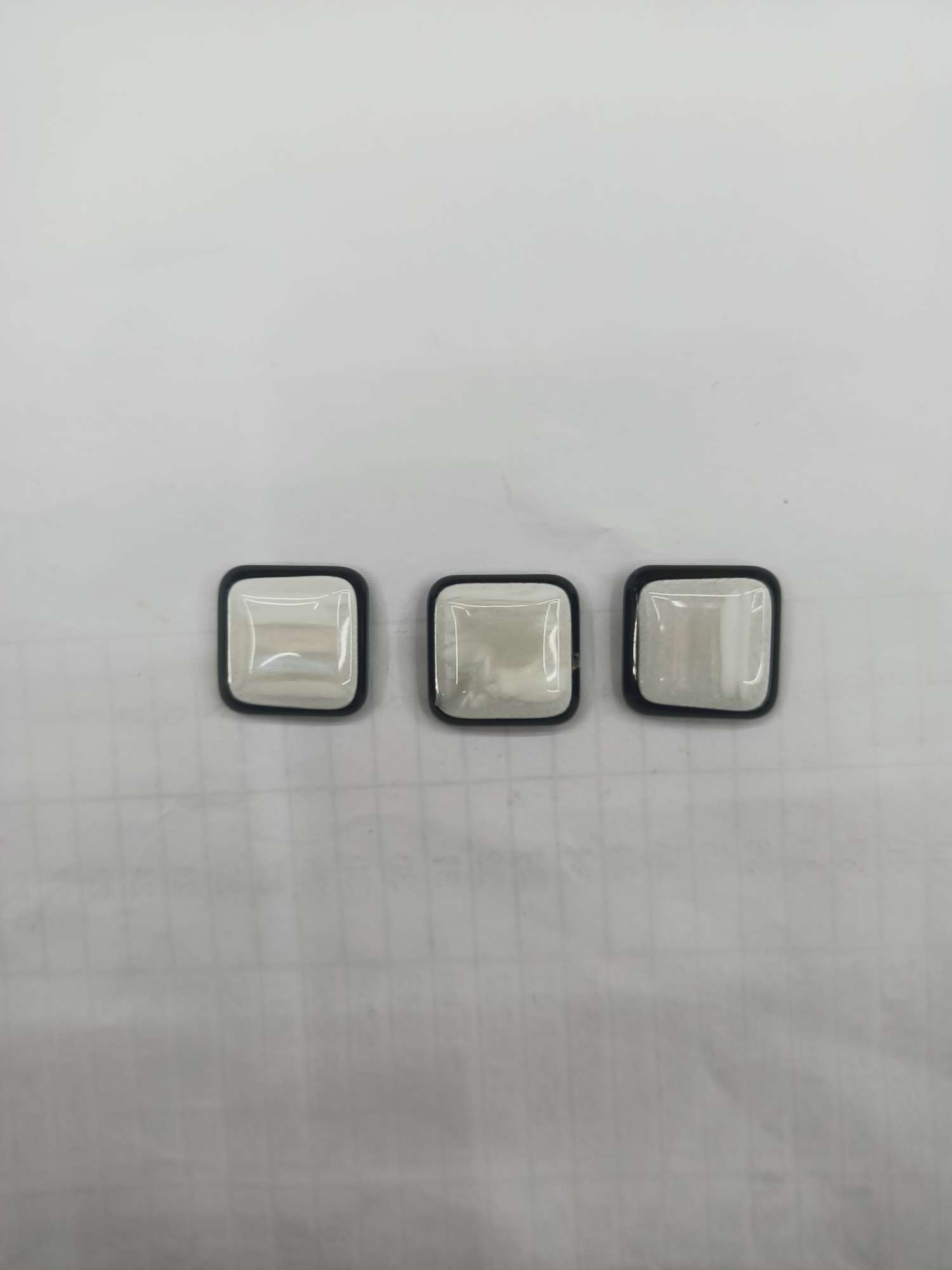 Imitation shellfish on square black bottom thumbnail