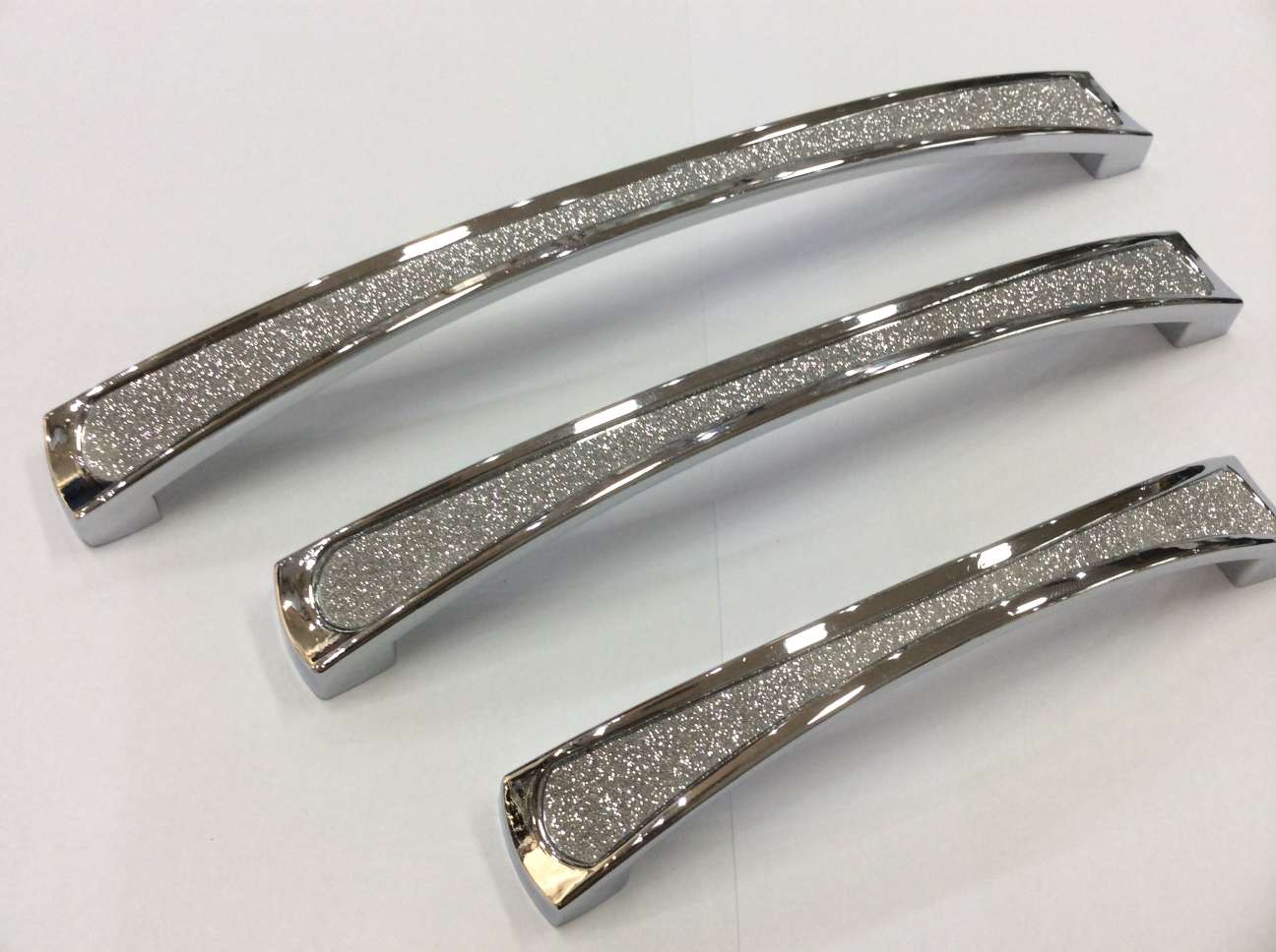 The weight and price of the zinc alloy handle 081329 with veneer are negotiable
