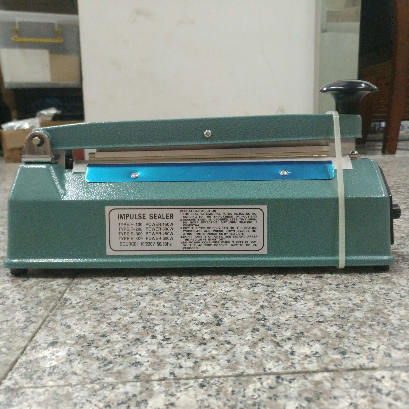 PFS-200 Plastic hand-press sealing machine details Picture