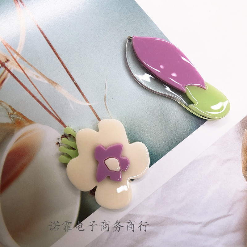 小众网红ins设计感不规则花神耳钉夏日亚克力花朵气质耳夹白底实物图