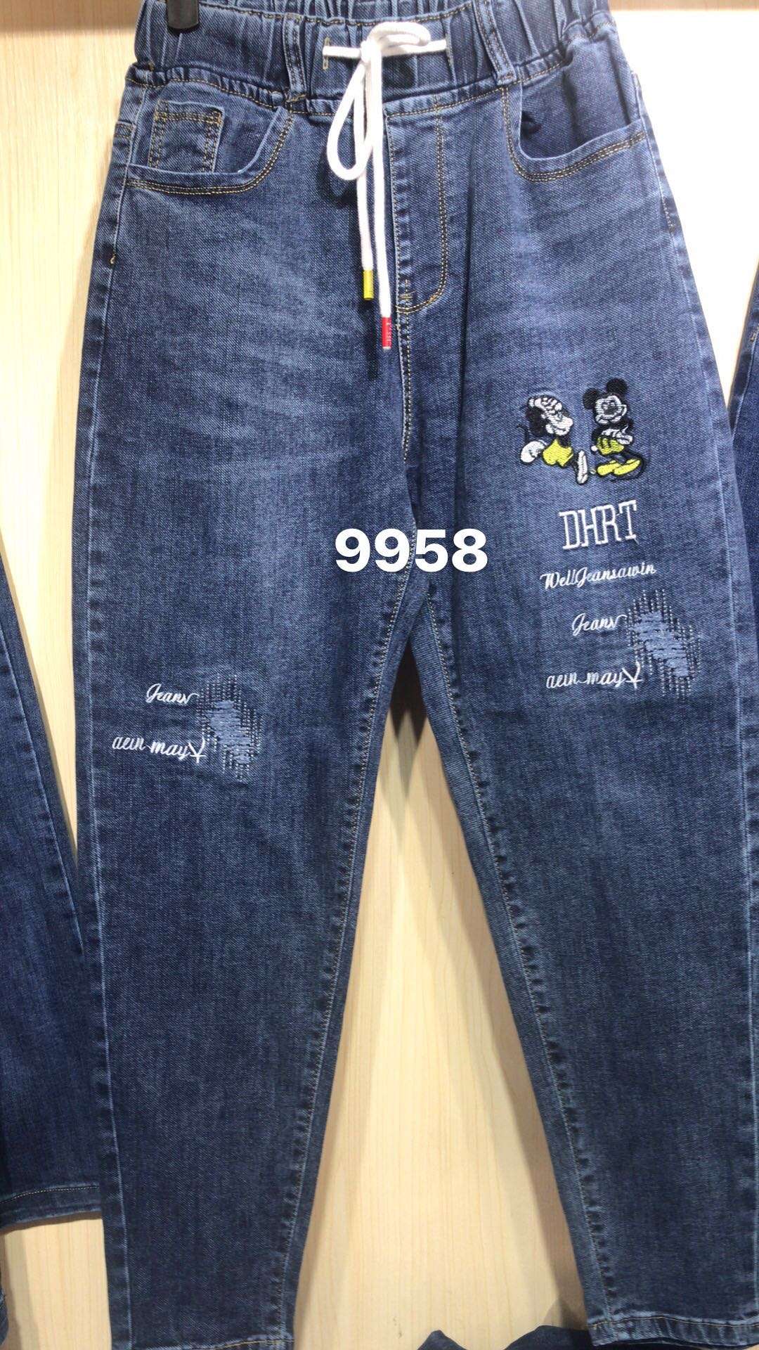 宽松版休闲牛仔裤