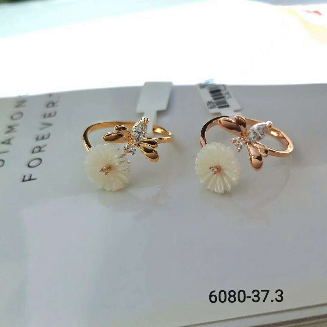Mother-of-pearl flower ring details Picture