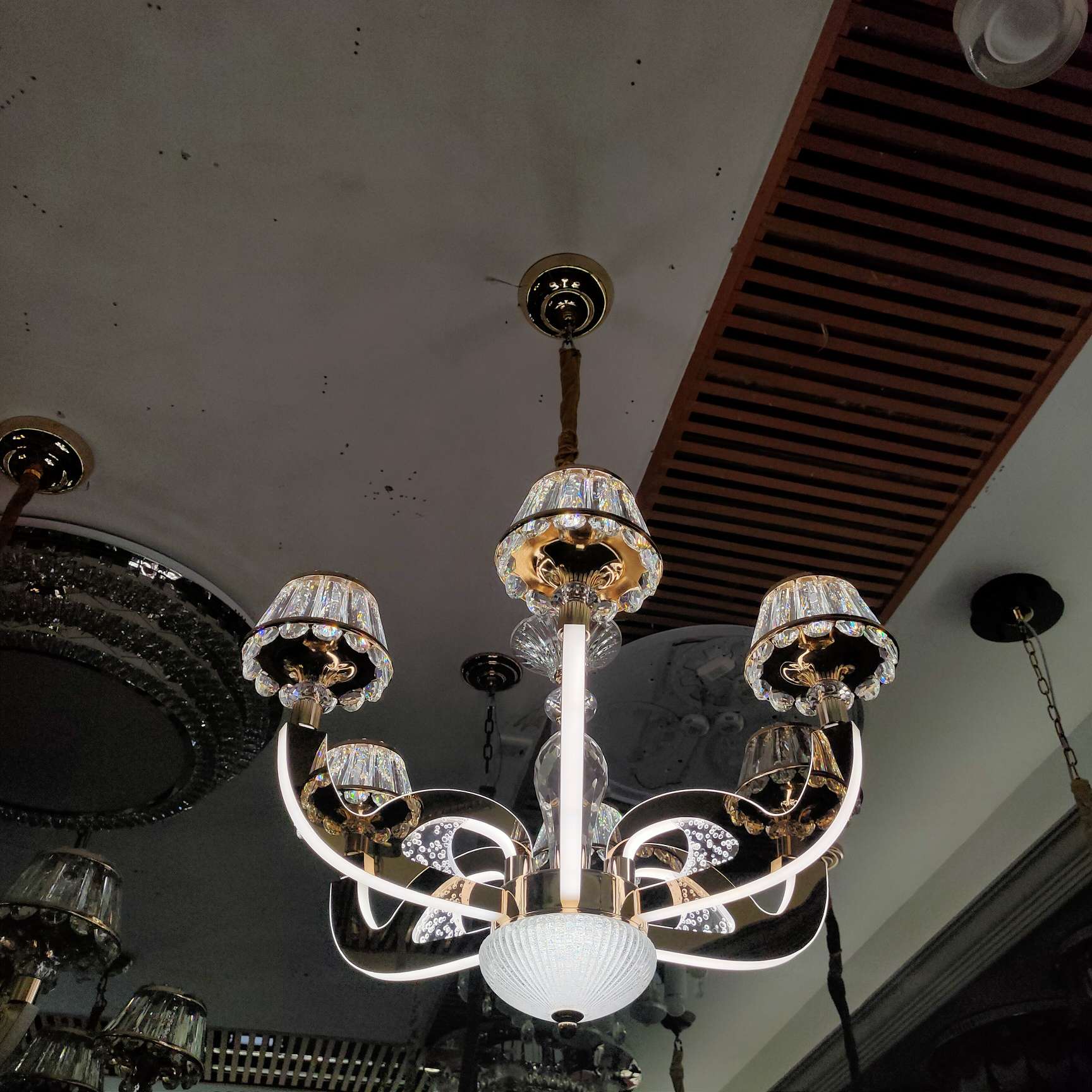 Lámparas nórdicas estilo moderno y minimalista tienda de ropa dormitorio frijoles mágicos candelabros comedor luz de red luz atmosférica lujo sala de estar candelabros Application Scenario