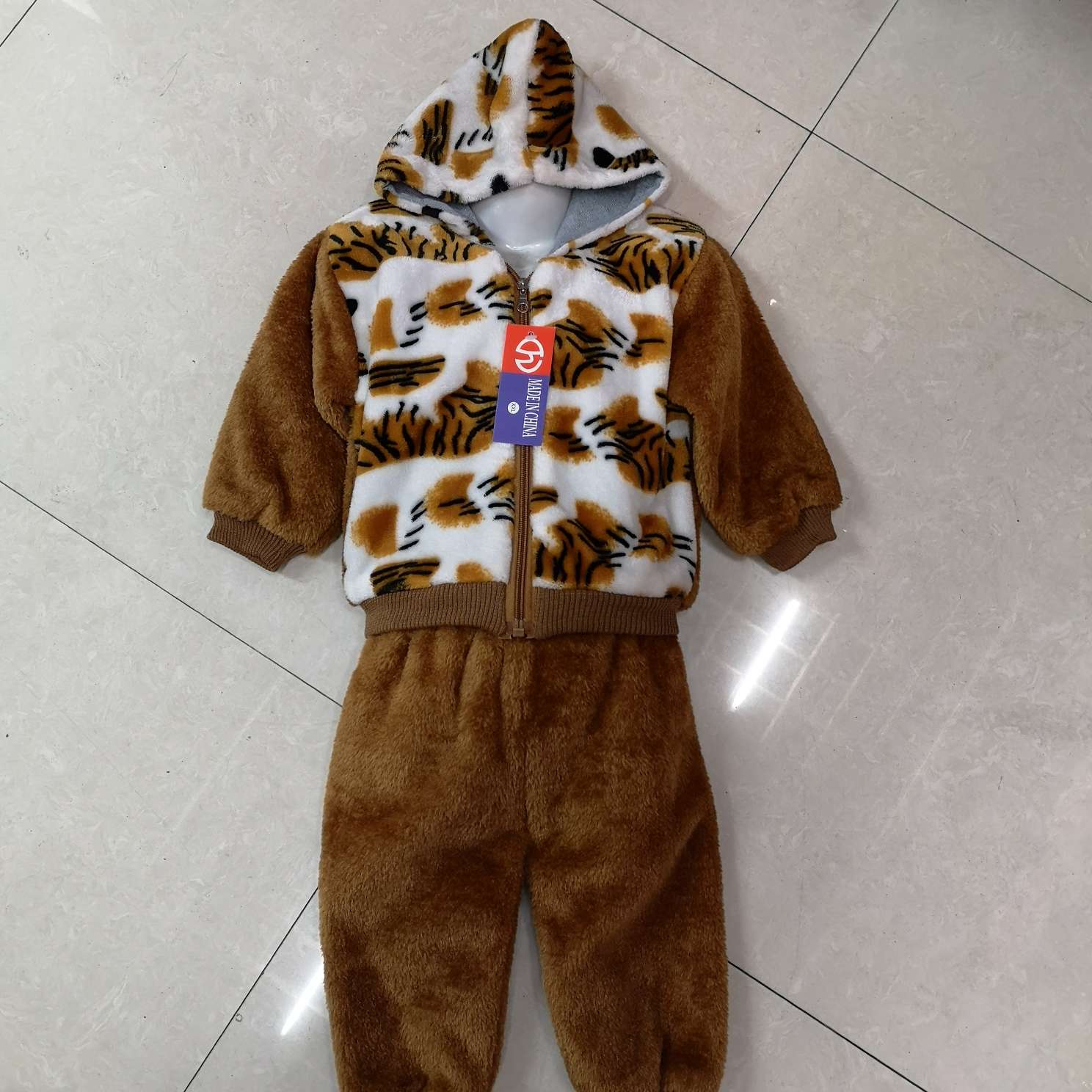 Winter clothes for children 2020 The new Baby Yangqi three-piece winter clothes for 2-3 years with extra thickness