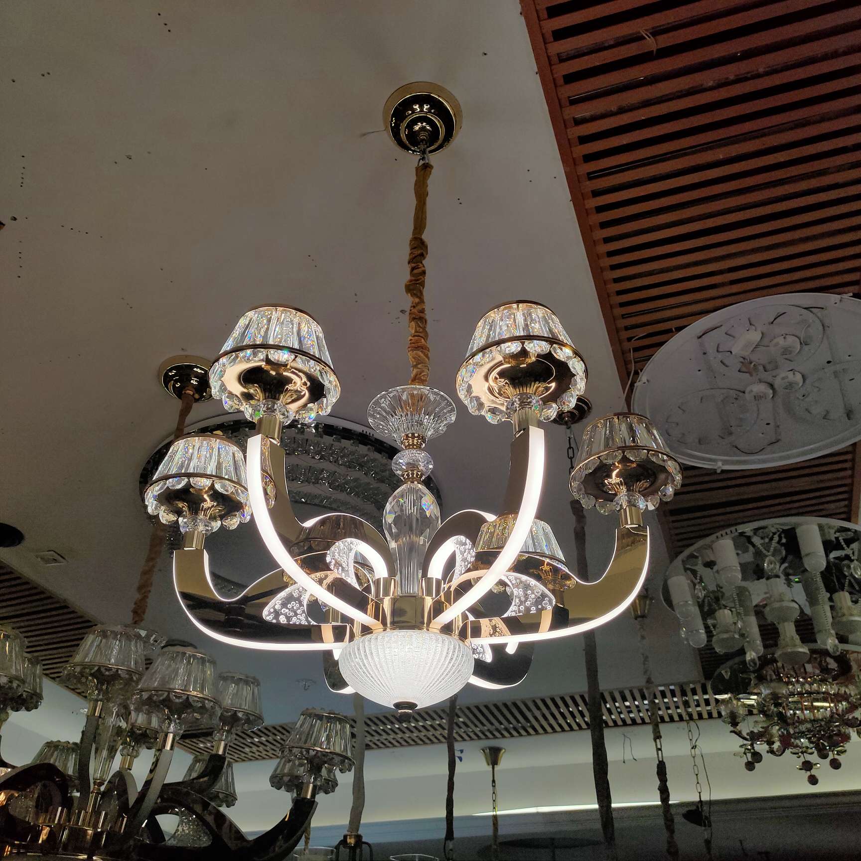 Lámparas nórdicas estilo moderno y minimalista tienda de ropa dormitorio frijoles mágicos candelabros comedor luz de red luz atmosférica lujo sala de estar candelabros