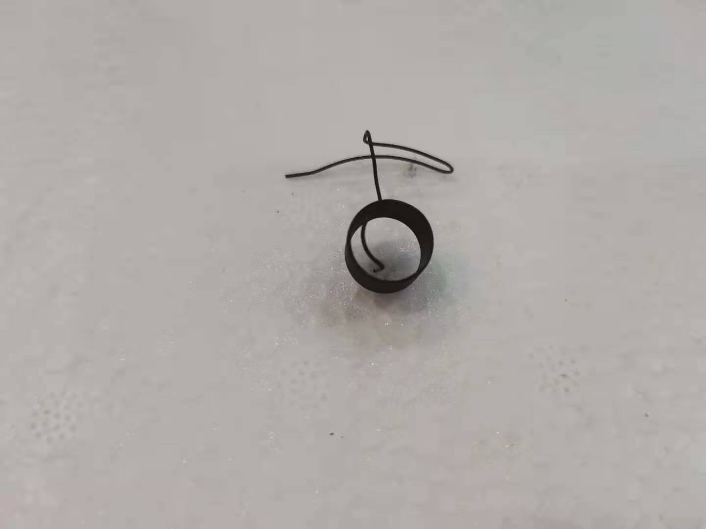 Pick the fork of the thread spring