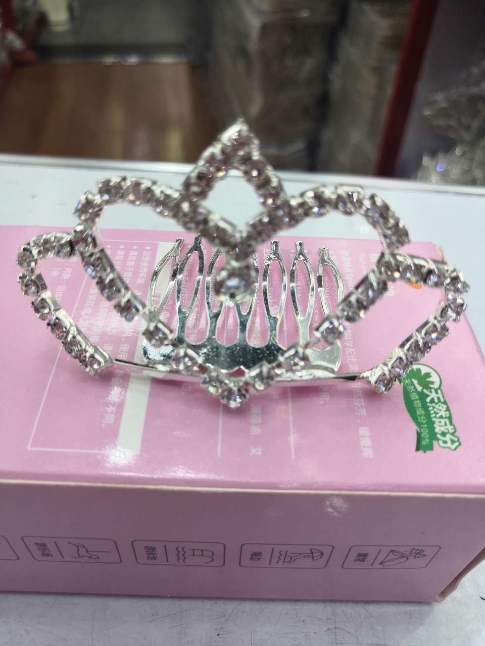 Crown 10 details Picture