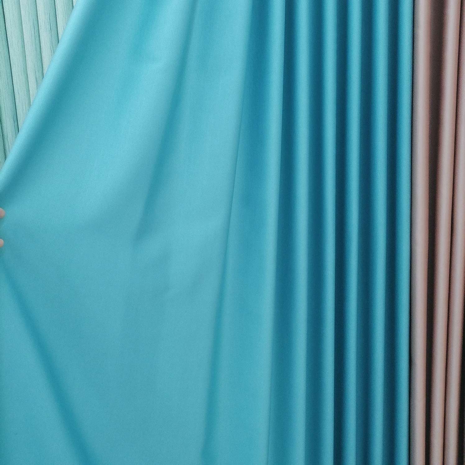 The linen is dark green