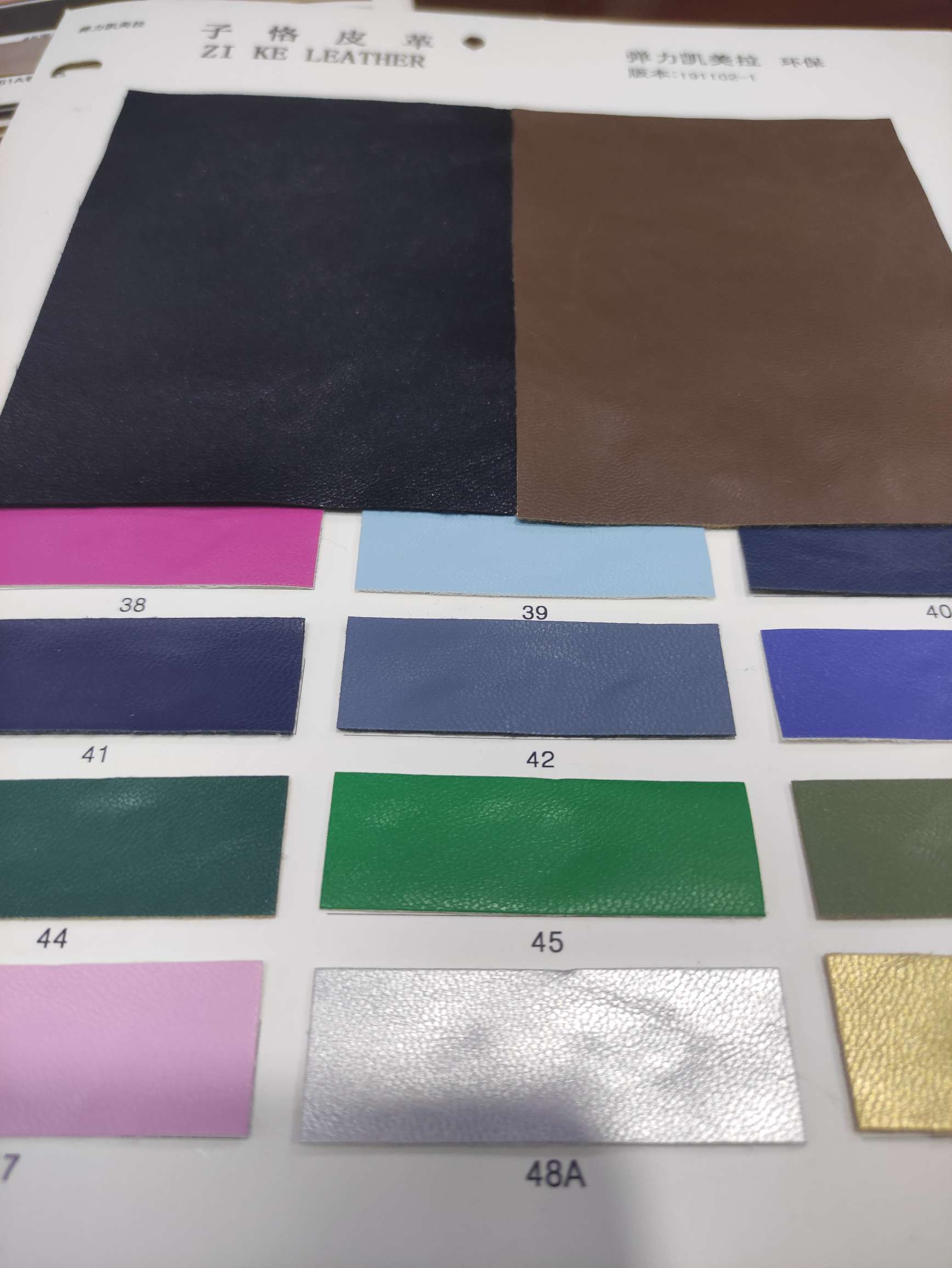弹力凯美拉大量现货高中低档皮革面料厂家直销热销新款细节图