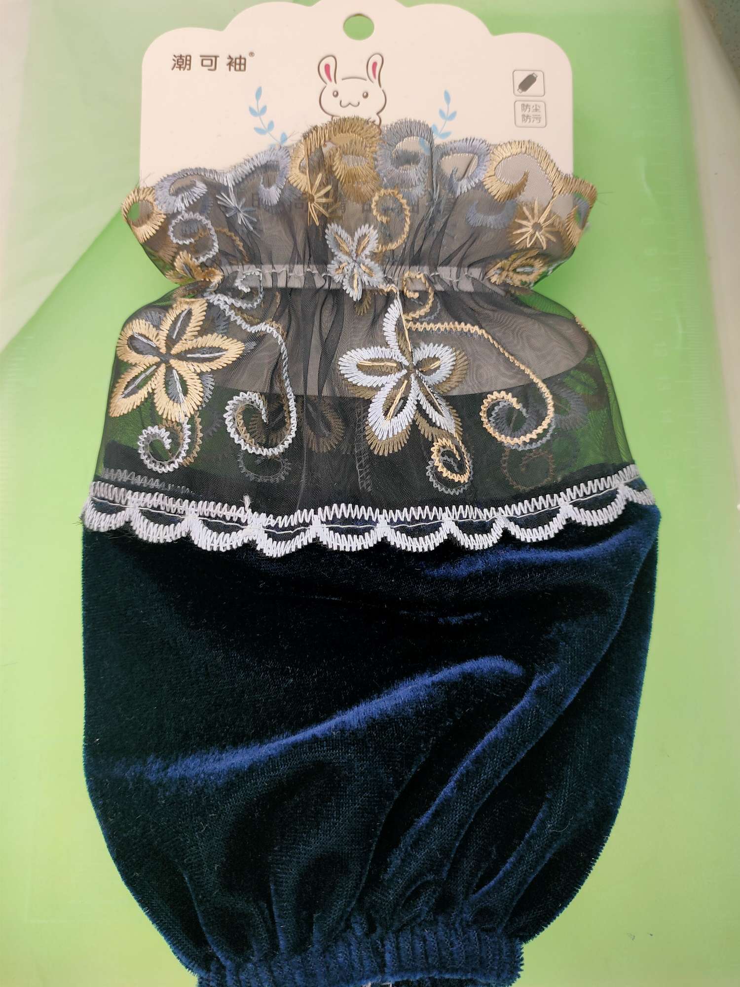 Velvet lace sleeves