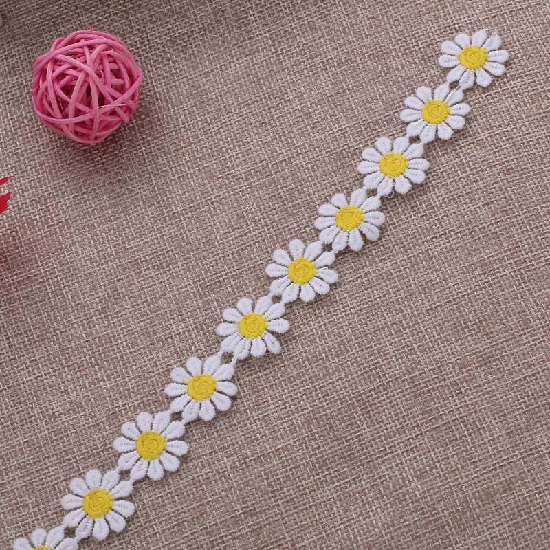 Wanli Lace's best-selling yellow core water-soluble small flower edge