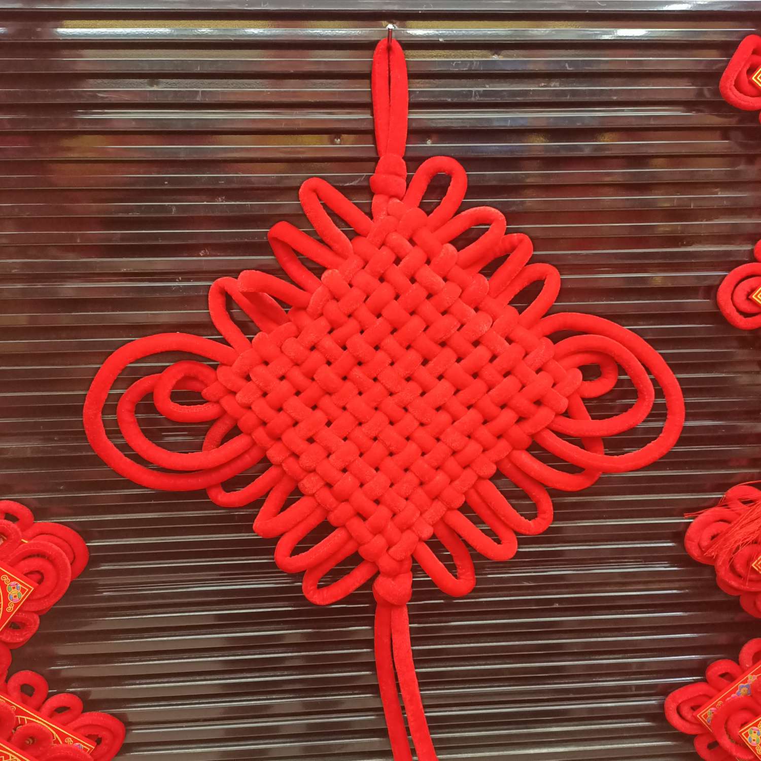 Hand-woven Chinese knot pendants for the background wall decoration of the entrance corridor in the living room Hand-woven Chinese knot pendants for the background wall decoration of the entrance corridor in the living room