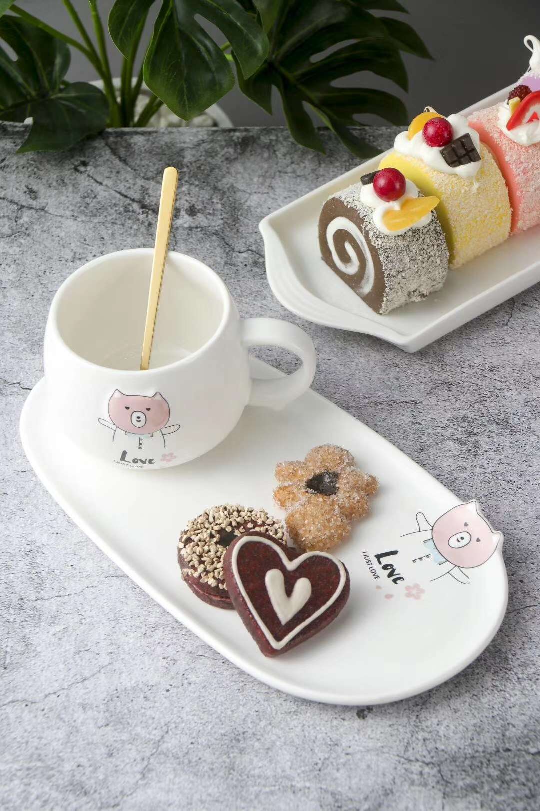 SJ1444 250ml Little Pig Ceramic Coffee and Dessert Three-piece Set, matte glazed ceramic cup, Long Ceramic plate, Gold-plated steel spoon Specification image