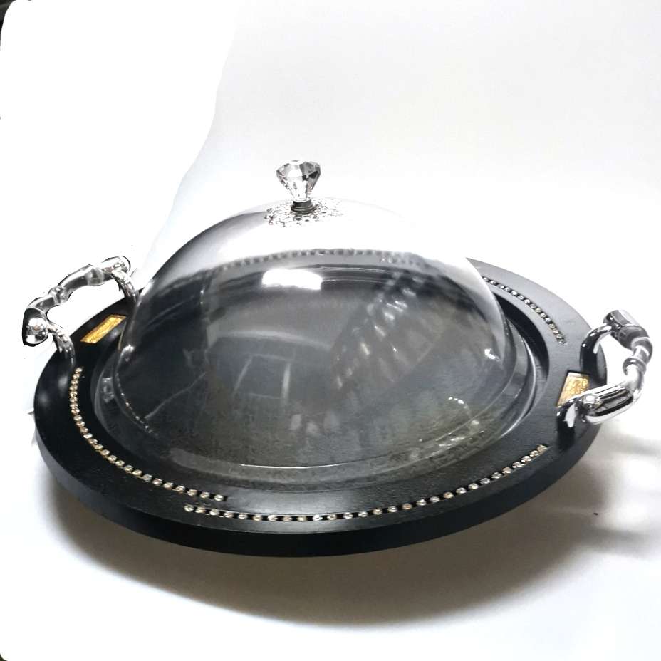 Round pastry plate dinner plate