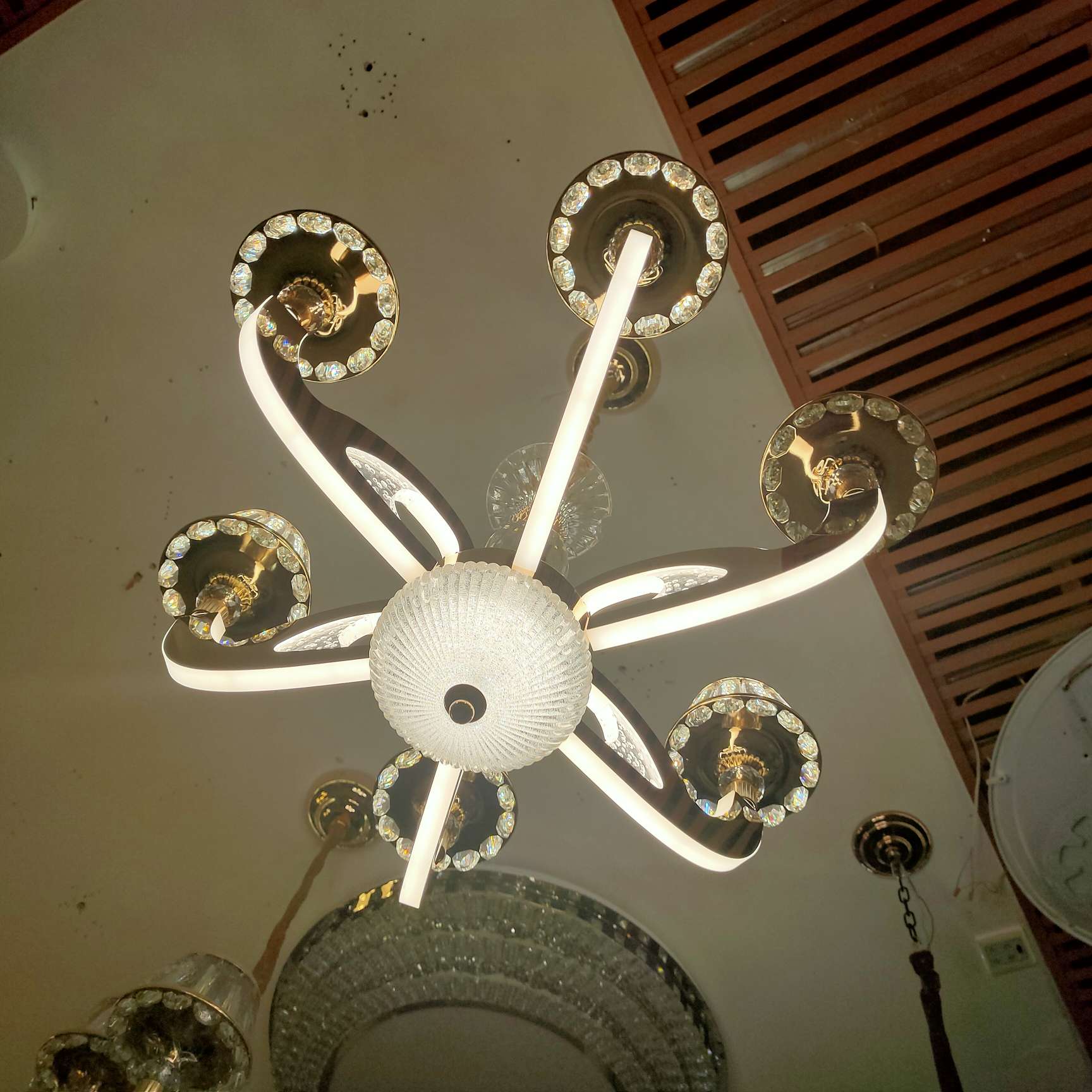 Lámparas nórdicas estilo moderno y minimalista tienda de ropa dormitorio frijoles mágicos candelabros comedor luz de red luz atmosférica lujo sala de estar candelabros Specification image
