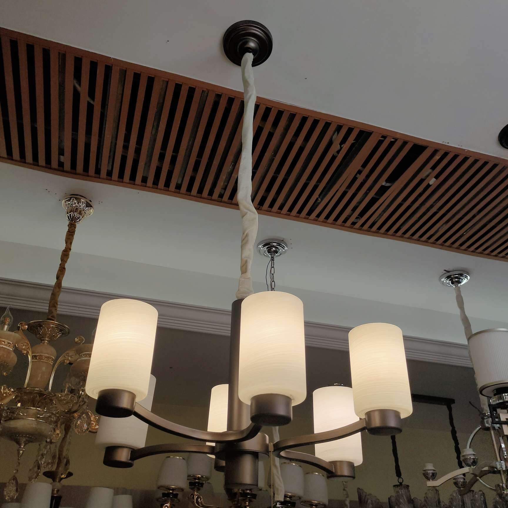 Nordic lighting fixtures, modern and simple style, grand clothing store bedroom magic bean chandelier, dining room Internet red light, home living room chandelier Application Scenario