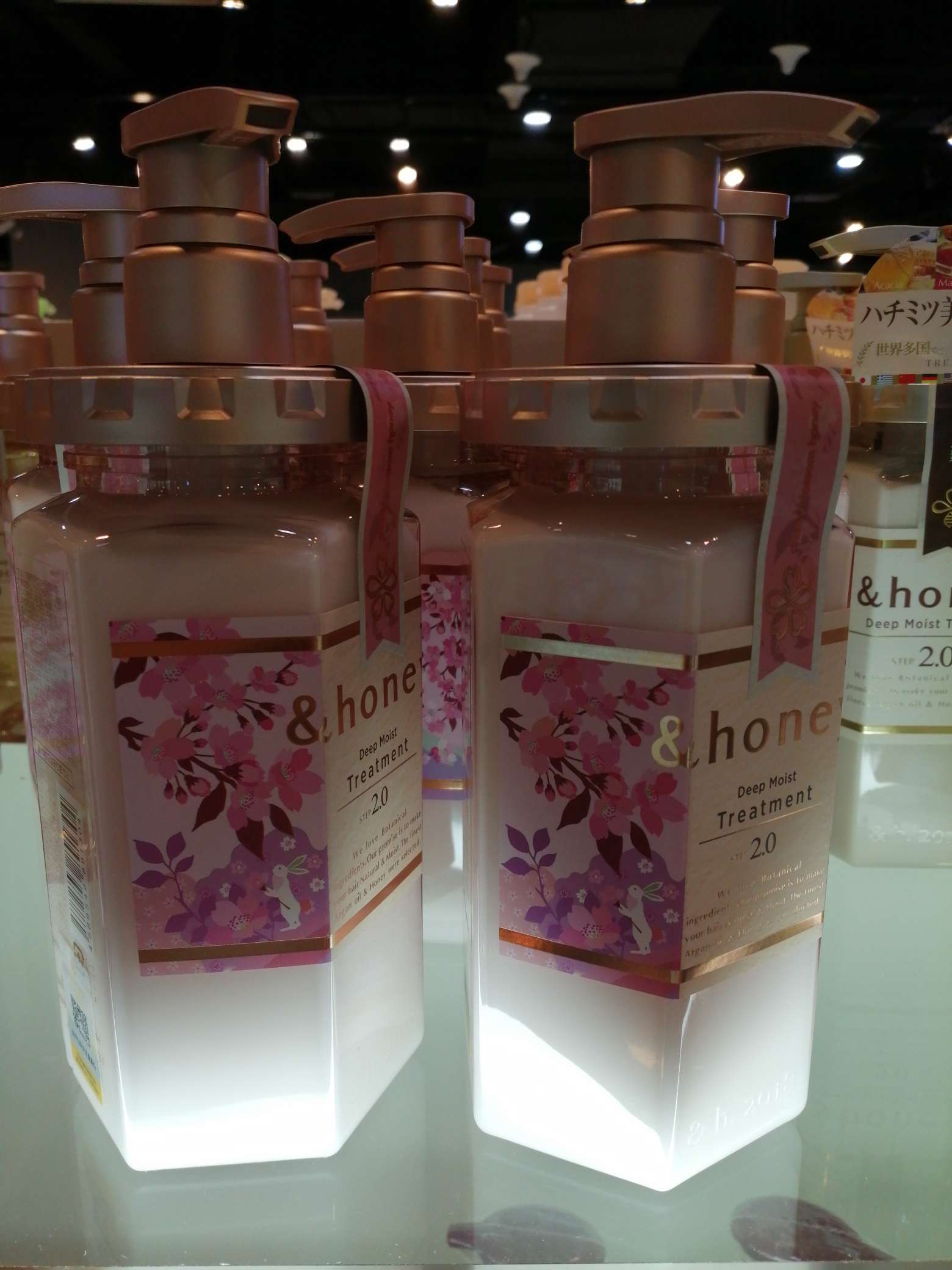 安蒂花子水感丰盈滋养护发素粉色产品图