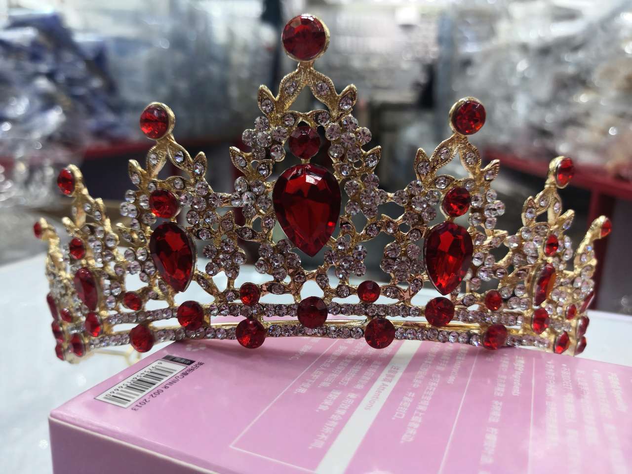 Crown 13 details Picture