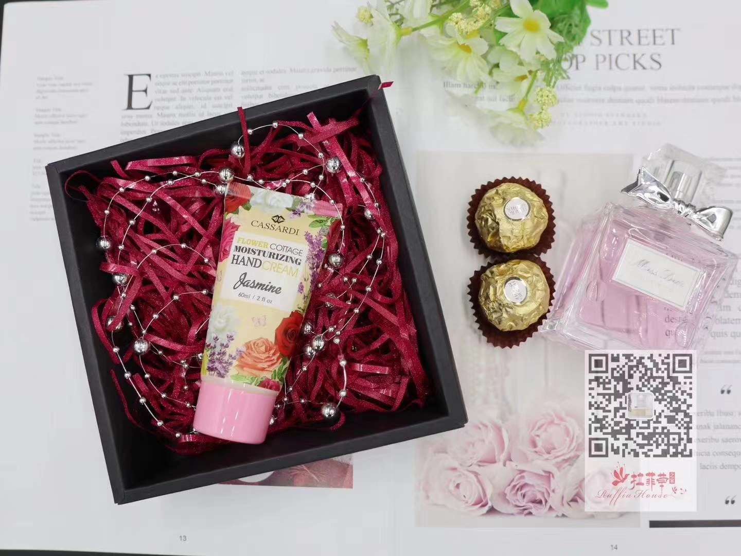 Gold Gift Box Valentine Gift Box Wedding Candy Box Stuffing Raffia Gift Box Shredded Paper Gift Box Decorative Straw Application Scenario