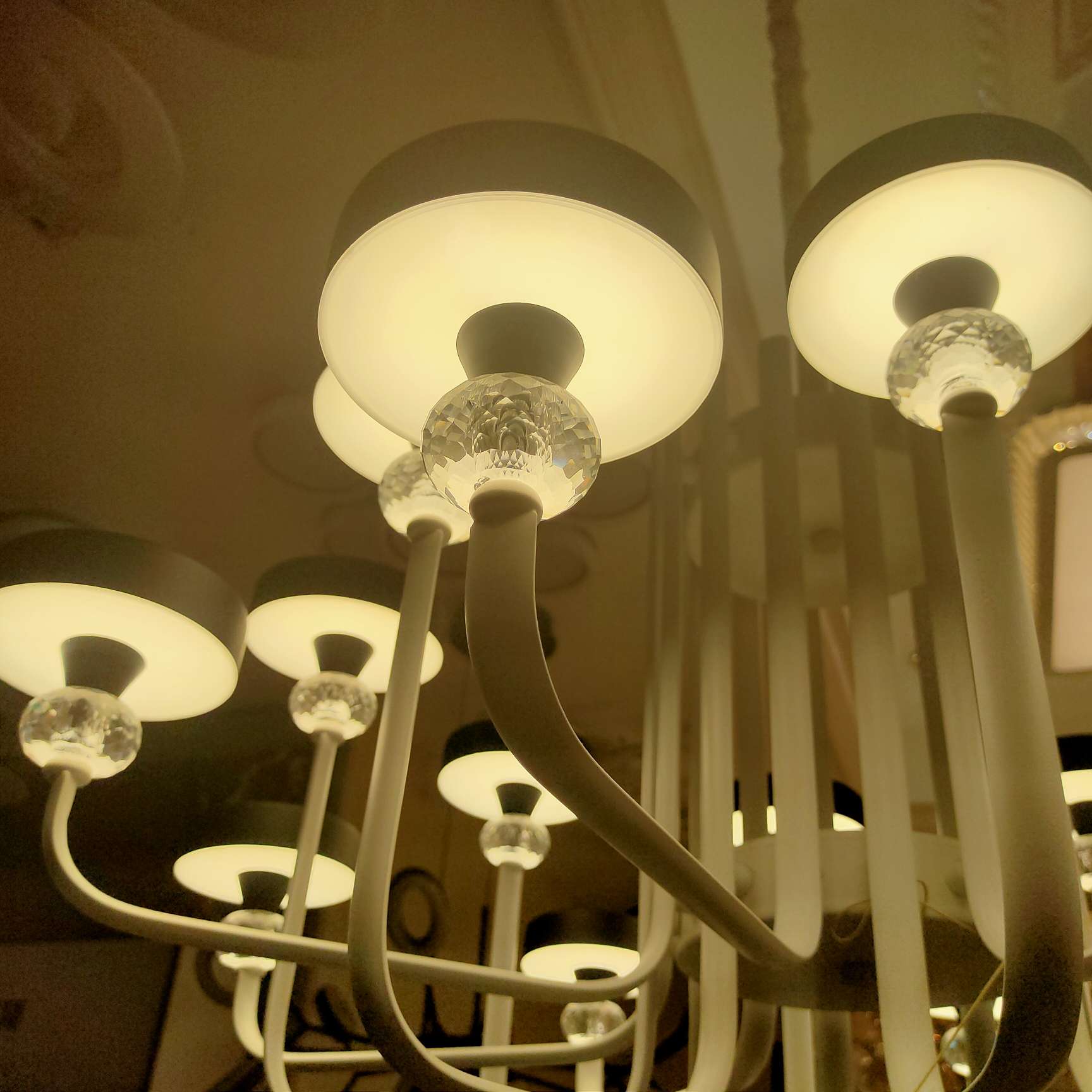 Nordic lighting fixtures, modern, simple and elegant style, clothing store bedroom magic bean chandelier, dining room Internet red light, home living room chandelier Item Picture