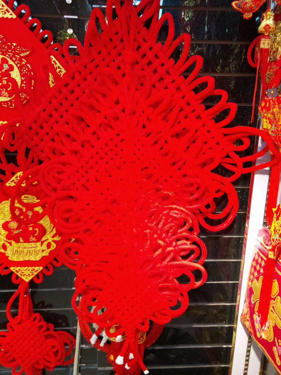Direct sales from the manufacturer of hand-woven ZC Chinese knot pendants for living room black background wall decoration details Picture