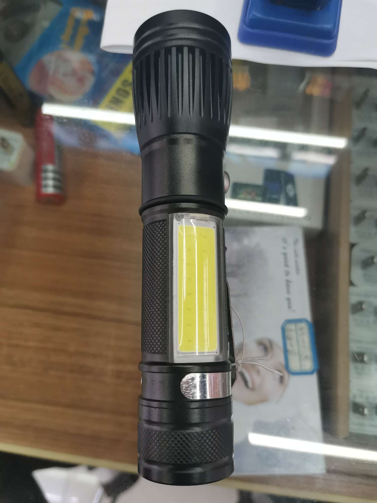 伸拉调焦侧灯设计（COB）可卸电池铝合金多功能强光手电筒