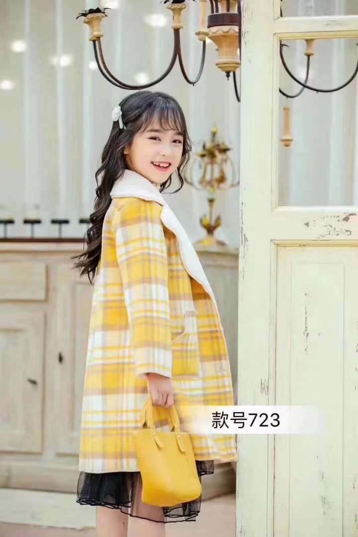 黄色格子毛领长款呢子大衣