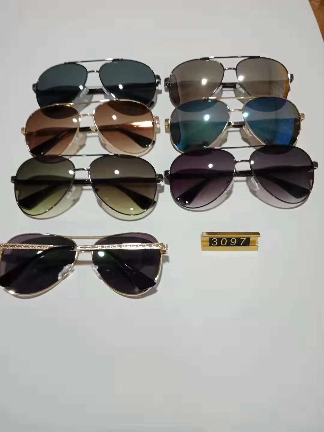 Men's sunglasses thumbnail