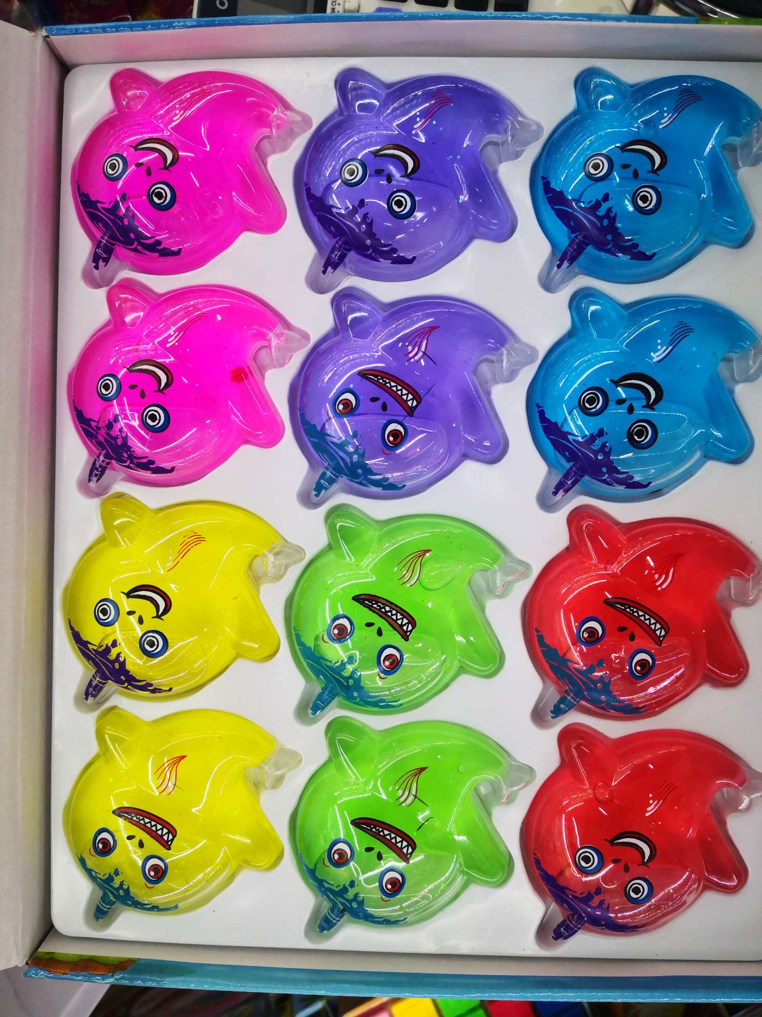 Crystal mud for baby shark