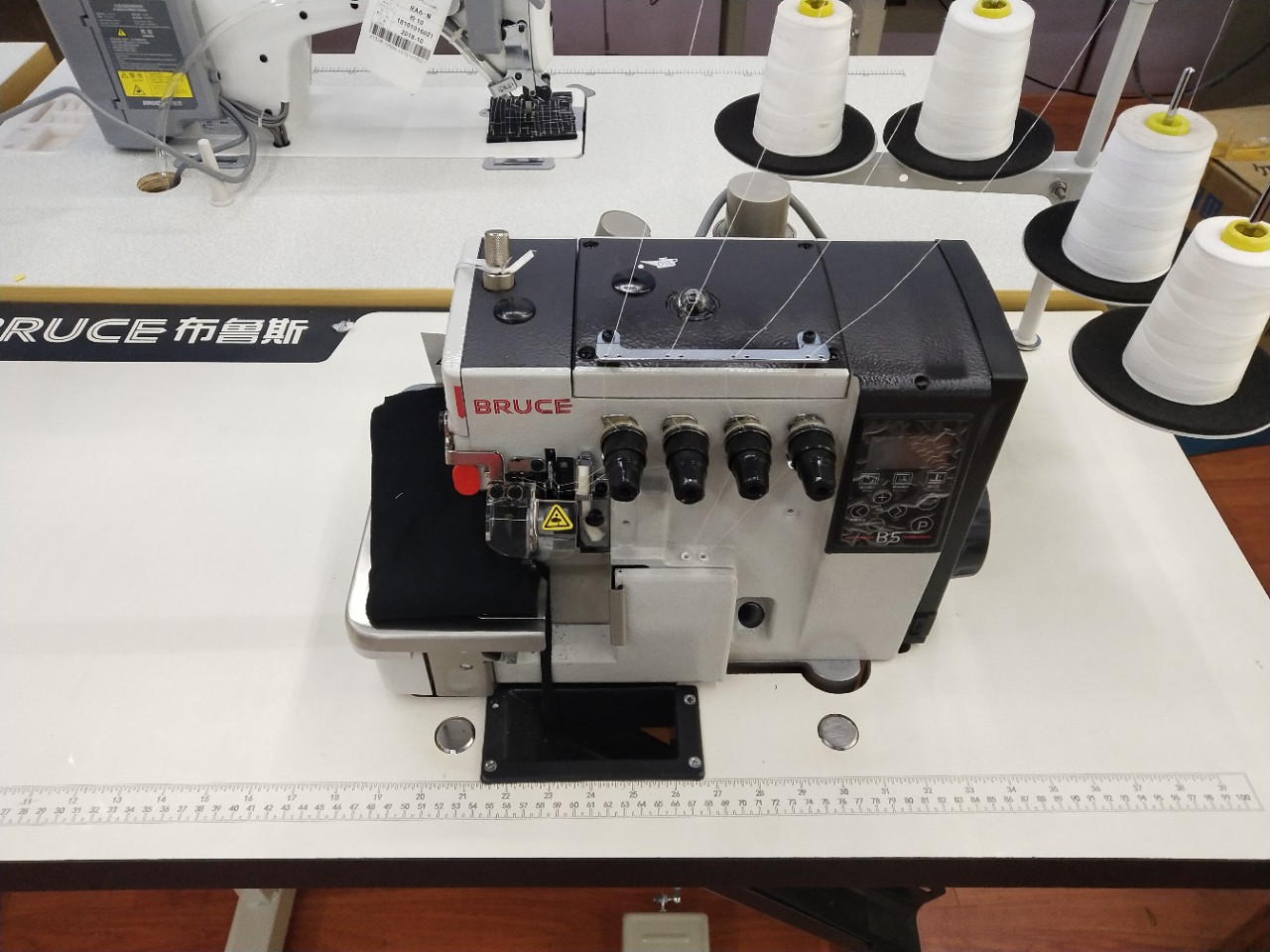 Bruce sewing machine, Bruce B5 overlock machine, fully automatic overlock machine, overlock machine