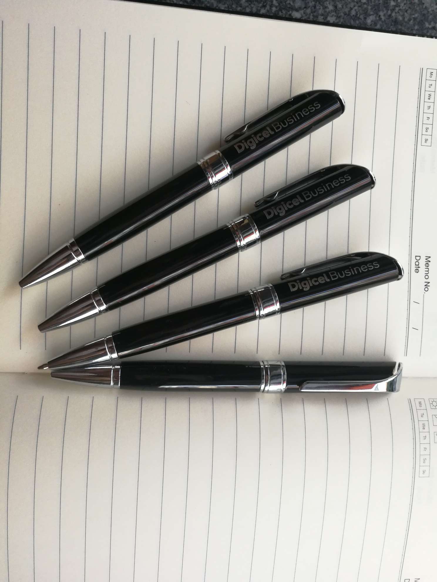 Fashionable metal ballpoint pens, business gift pens, office ballpoint pens, advertising pens, company-given pens