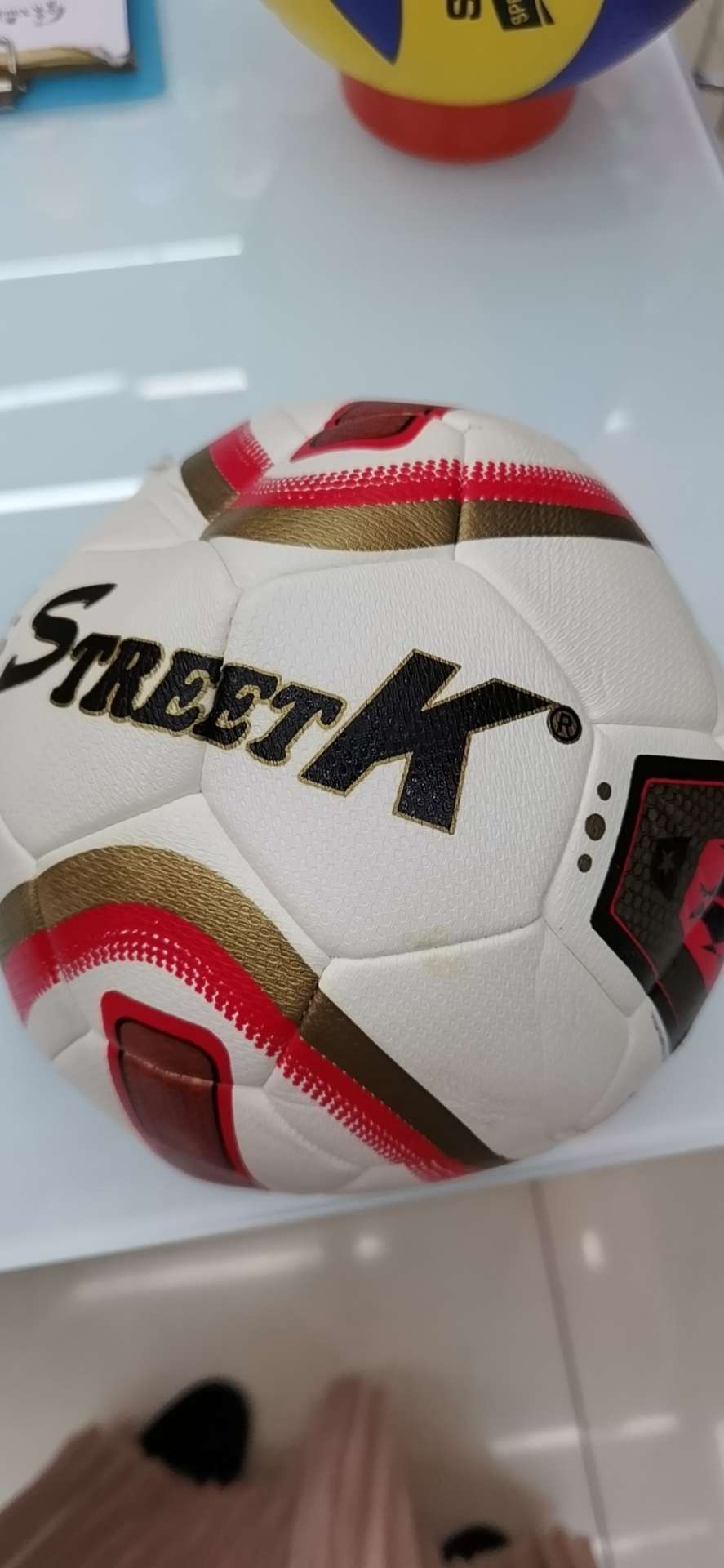 5号puSTREETKs红色花纹足球