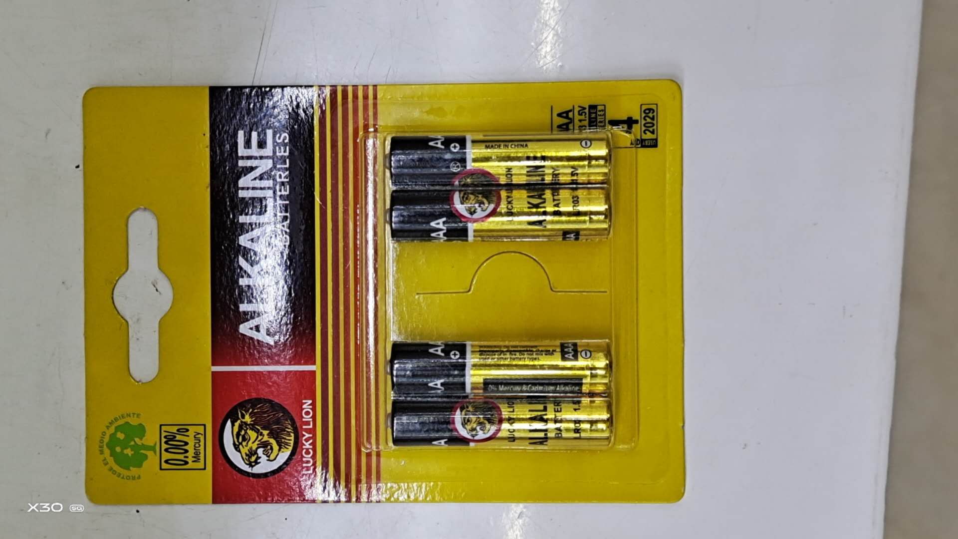 Lion Head Alkaline 7 AAA battery thumbnail