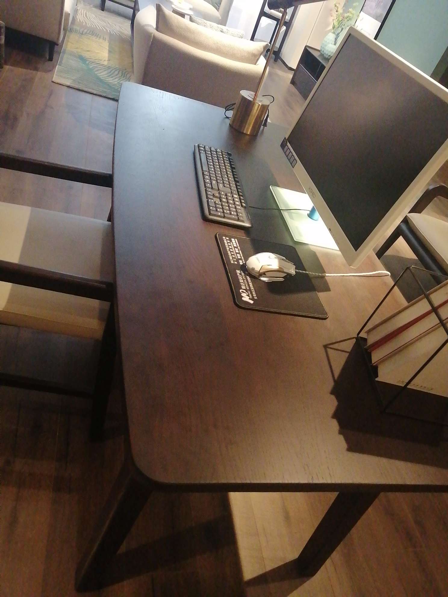 书桌+写字椅实物图