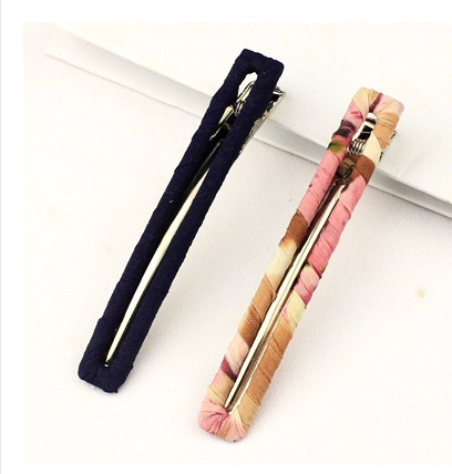 Hollowed-out rectangles clamped with wrapping cloth thumbnail