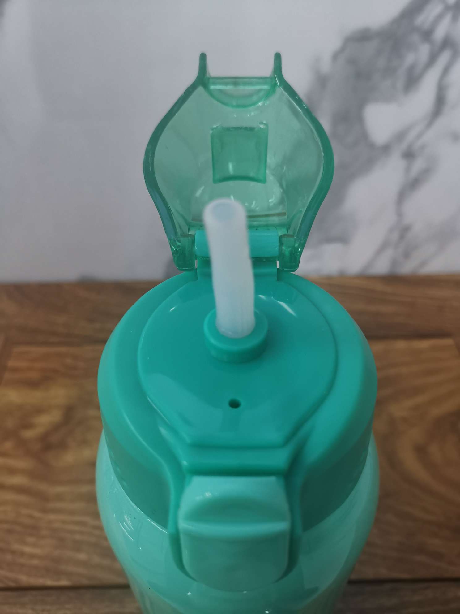 运动水壶实物图