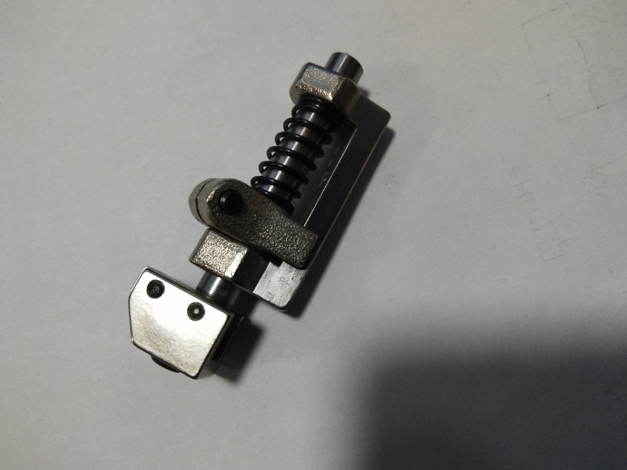 Xingrui four-needle six-thread accessory sewing machine tool rest