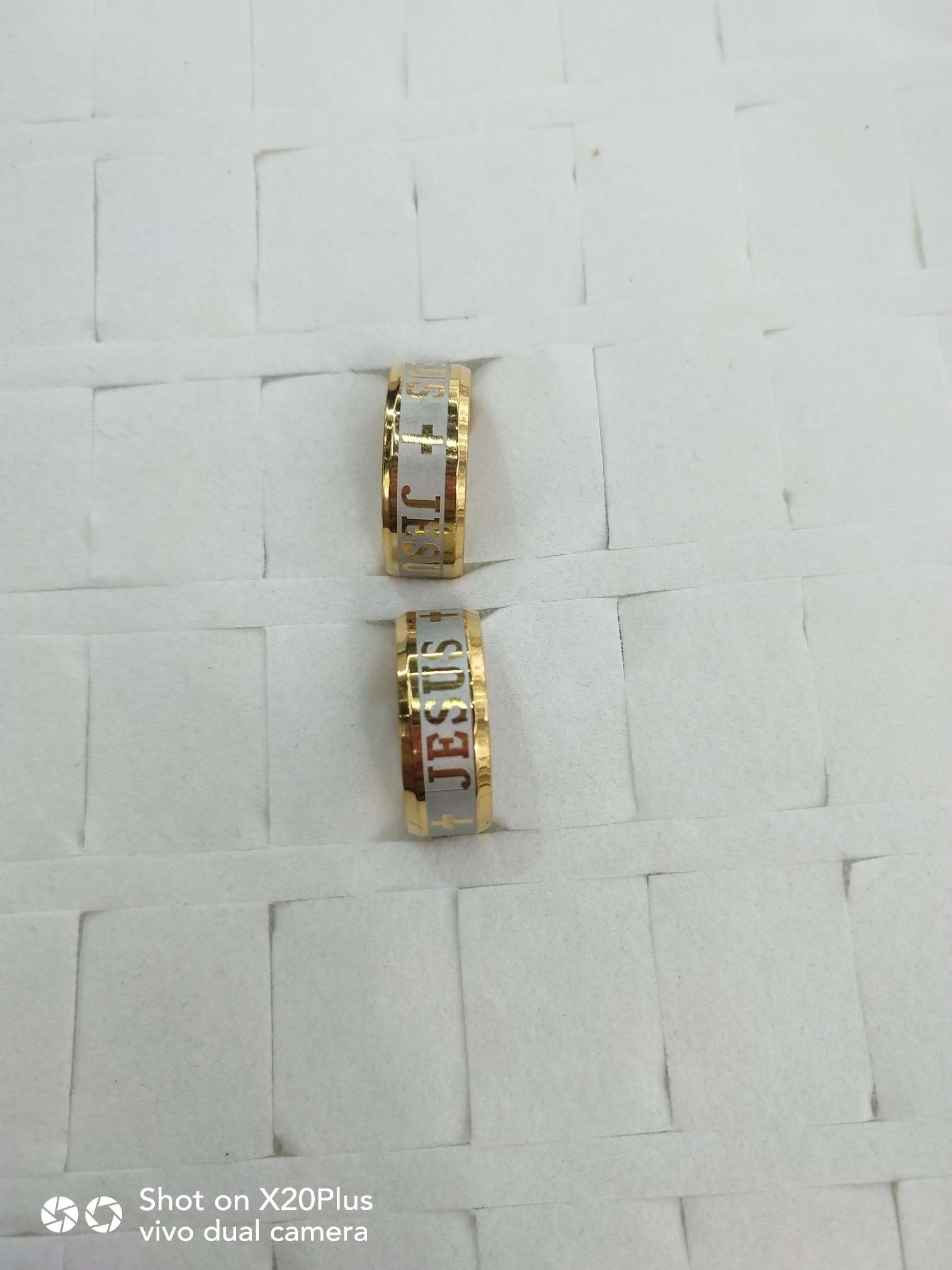 金色JESUS十字架细节图