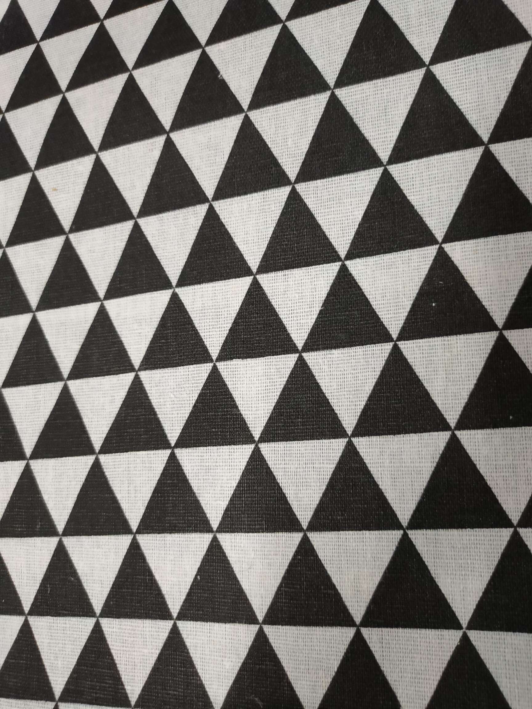 Linen and cotton printing, large grey triangle details Picture