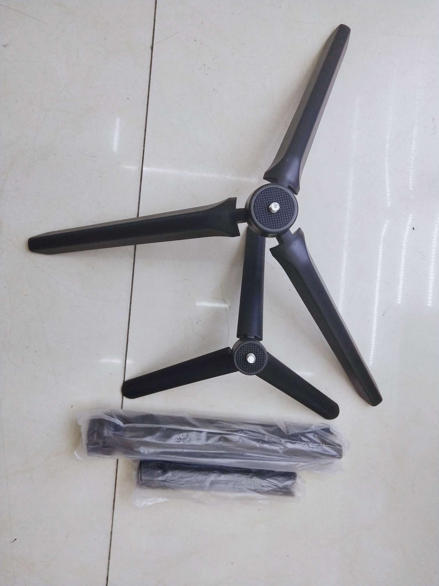 Tripods are available in 19.5cm and 12.5cm